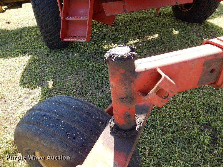 image for item GG9139 1997 New Holland 2550 windrower