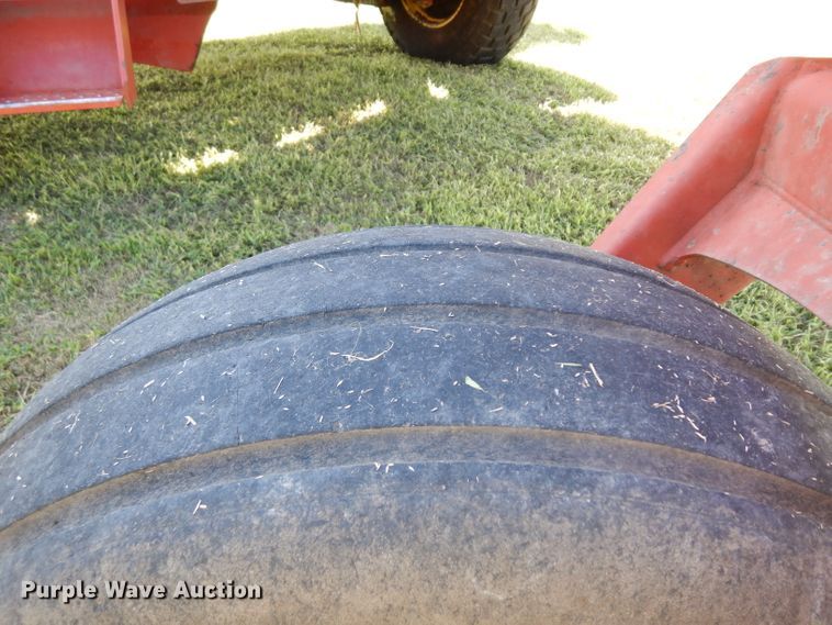 image for item GG9139 1997 New Holland 2550 windrower