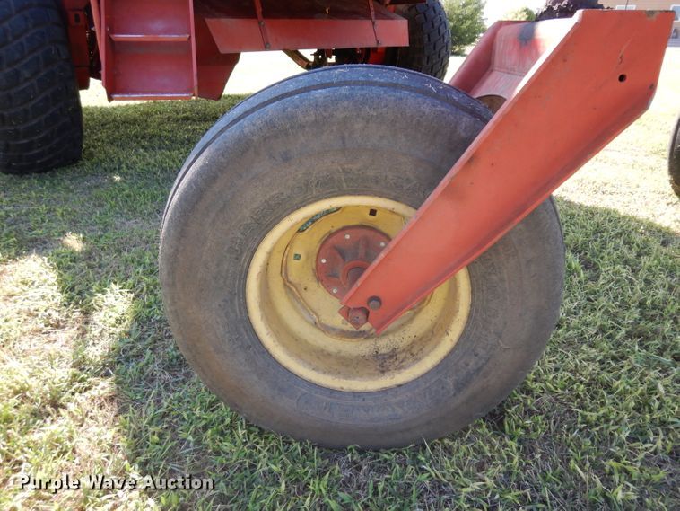 image for item GG9139 1997 New Holland 2550 windrower