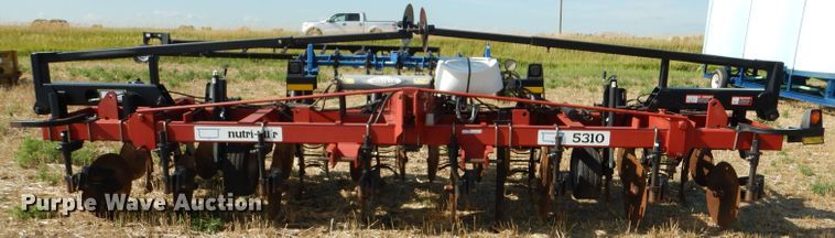 image for item GH9556 Case IH Nutri-Till'r 5310 strip-till applicator