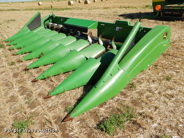 image for item GH9561 2003 John Deere 893 corn head