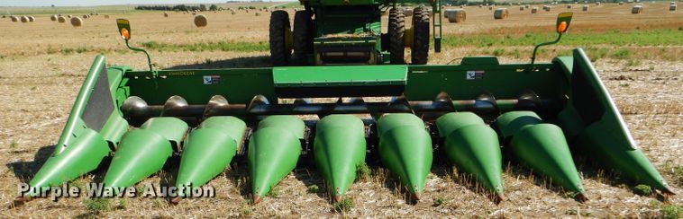 image for item GH9561 2003 John Deere 893 corn head