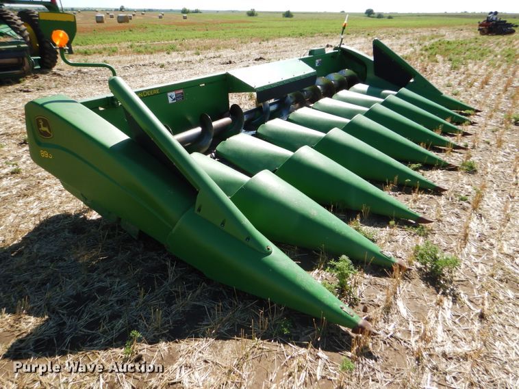 image for item GH9561 2003 John Deere 893 corn head
