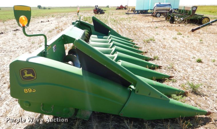 image for item GH9561 2003 John Deere 893 corn head