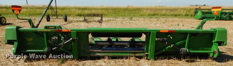 image for item GH9561 2003 John Deere 893 corn head