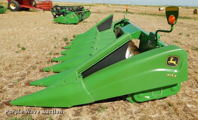 image for item GH9561 2003 John Deere 893 corn head