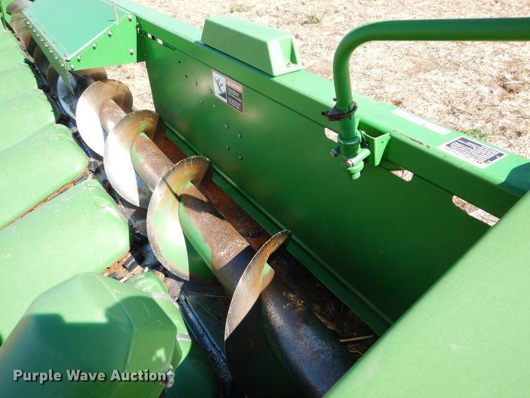 image for item GH9561 2003 John Deere 893 corn head