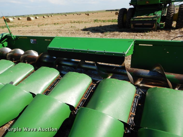 image for item GH9561 2003 John Deere 893 corn head