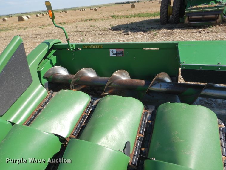 image for item GH9561 2003 John Deere 893 corn head
