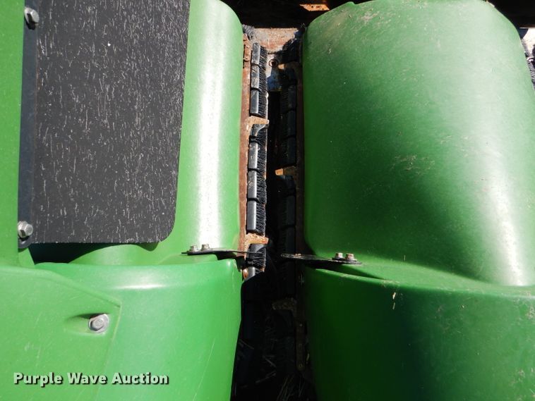 image for item GH9561 2003 John Deere 893 corn head