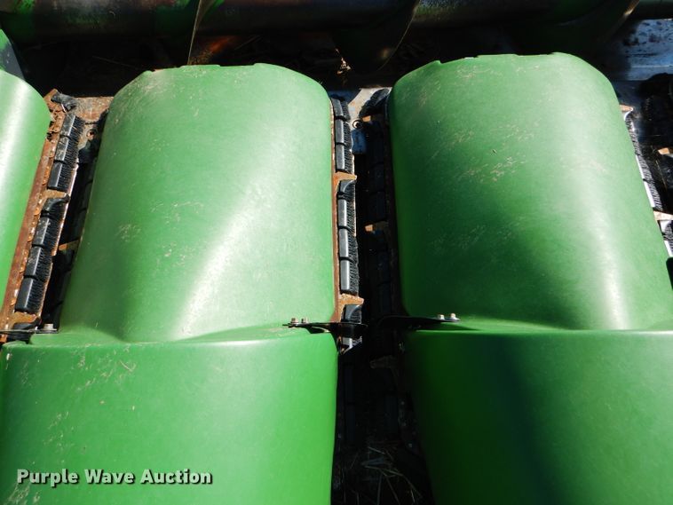 image for item GH9561 2003 John Deere 893 corn head