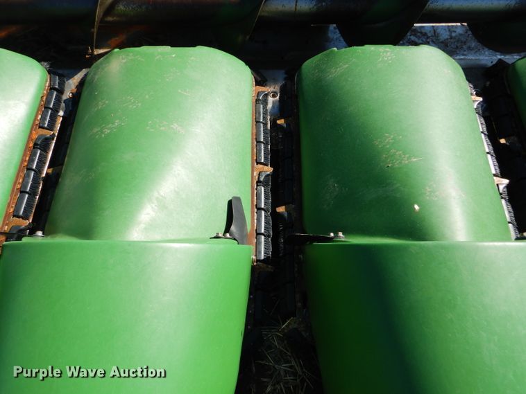 image for item GH9561 2003 John Deere 893 corn head