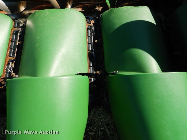 image for item GH9561 2003 John Deere 893 corn head