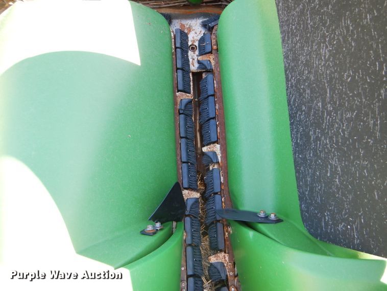 image for item GH9561 2003 John Deere 893 corn head