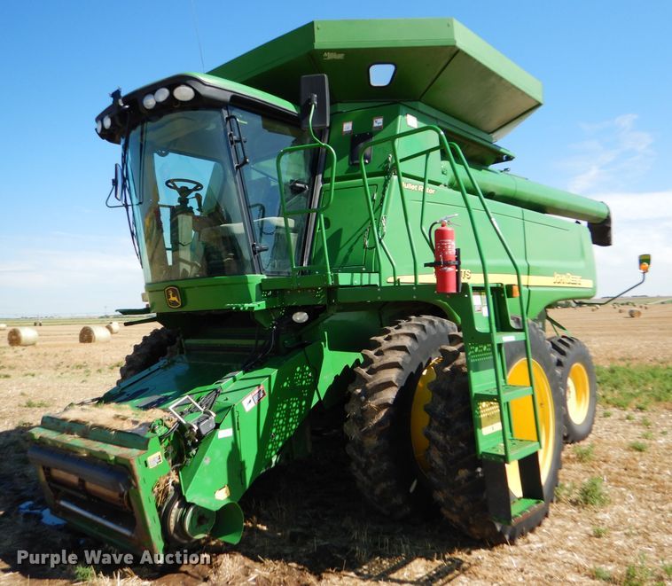 image for item GH9562 2007 John Deere 9760 STS combine