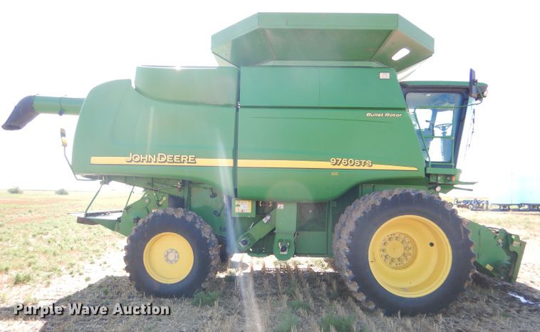 image for item GH9562 2007 John Deere 9760 STS combine