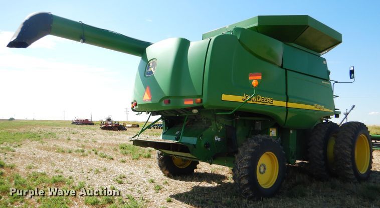 image for item GH9562 2007 John Deere 9760 STS combine