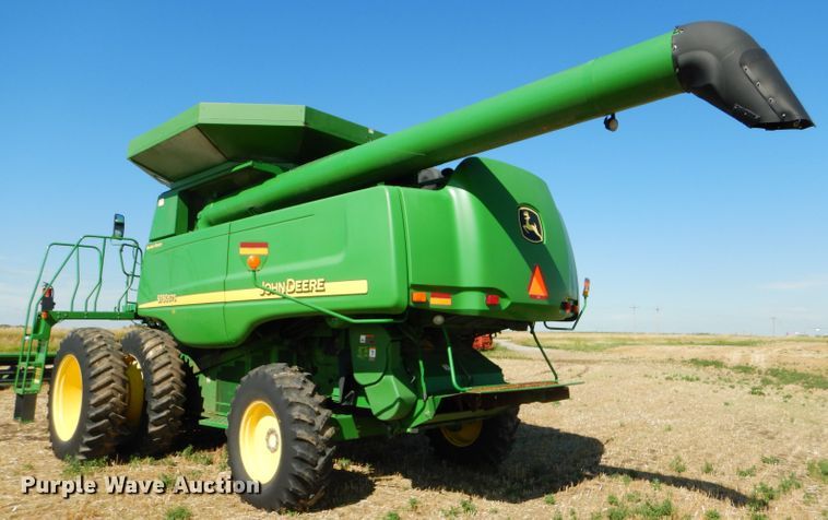 image for item GH9562 2007 John Deere 9760 STS combine