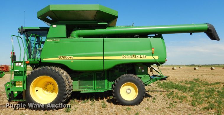 image for item GH9562 2007 John Deere 9760 STS combine