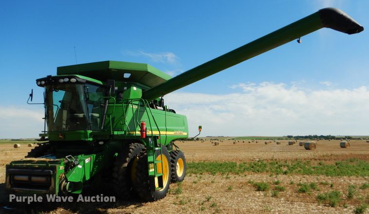 image for item GH9562 2007 John Deere 9760 STS combine