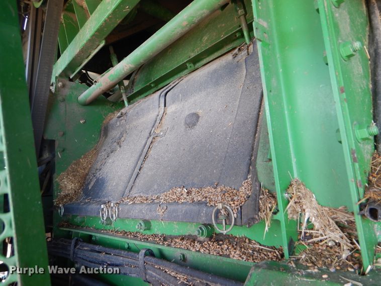 image for item GH9562 2007 John Deere 9760 STS combine
