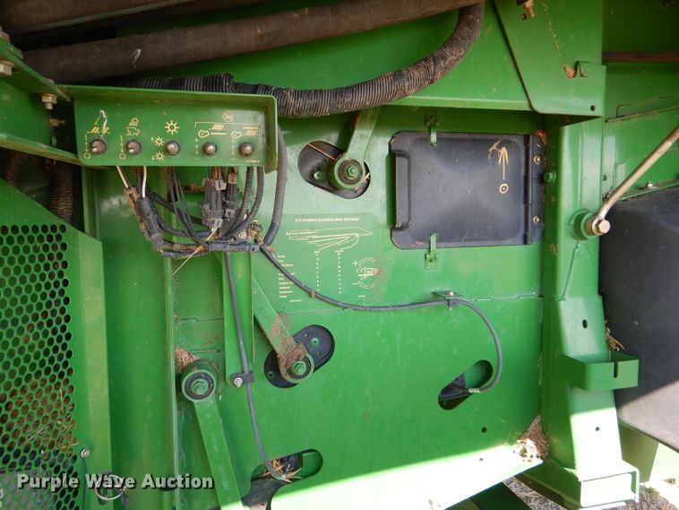 image for item GH9562 2007 John Deere 9760 STS combine
