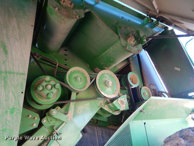 image for item GH9562 2007 John Deere 9760 STS combine