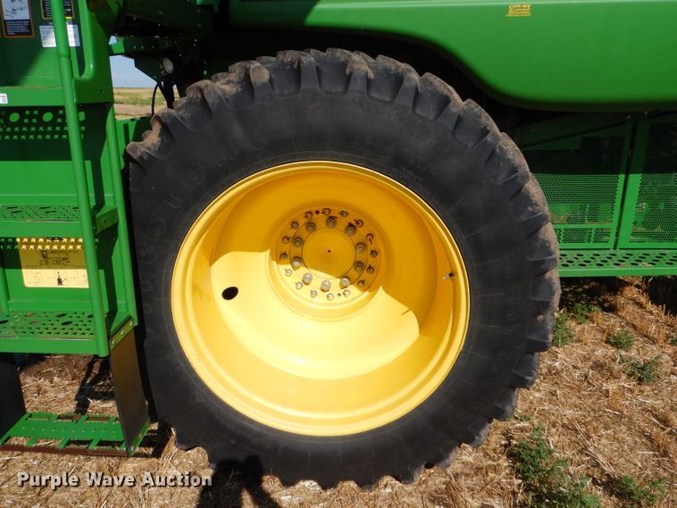 image for item GH9562 2007 John Deere 9760 STS combine