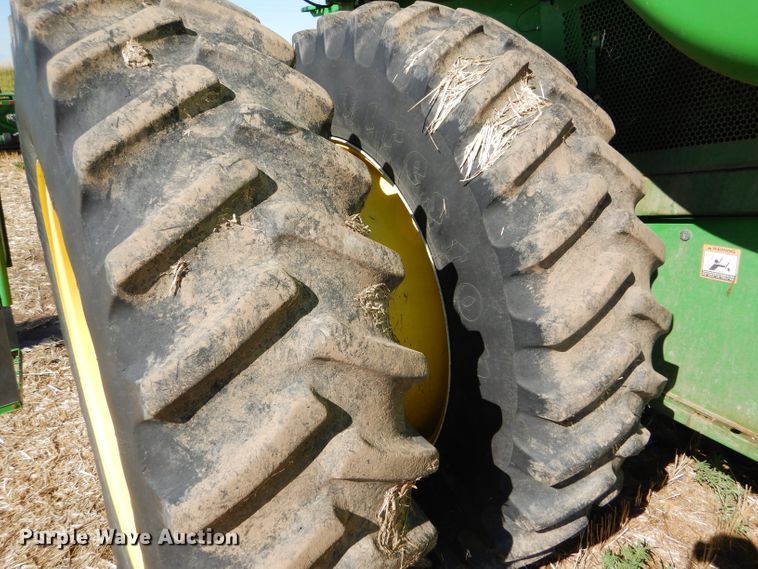 image for item GH9562 2007 John Deere 9760 STS combine