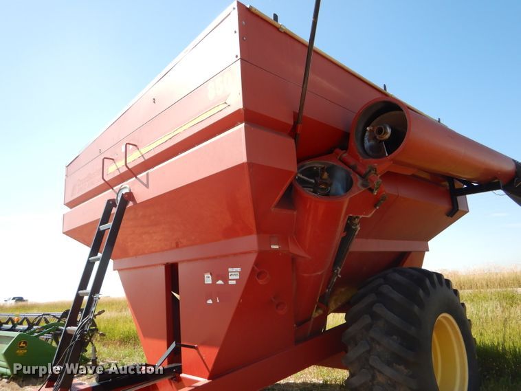 image for item GH9564 CrustBuster 850GC grain cart
