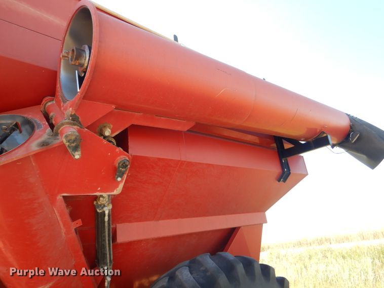 image for item GH9564 CrustBuster 850GC grain cart