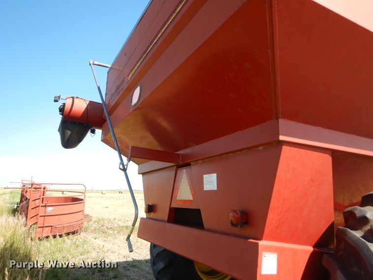 image for item GH9564 CrustBuster 850GC grain cart