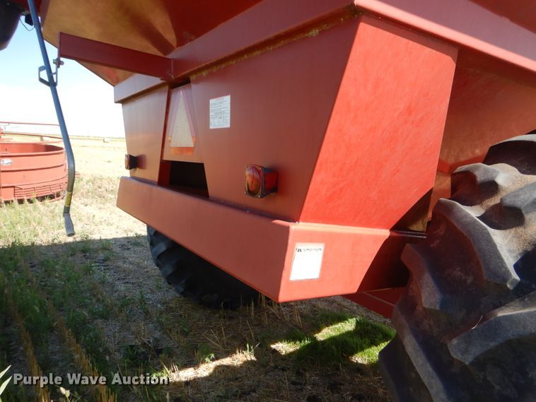 image for item GH9564 CrustBuster 850GC grain cart