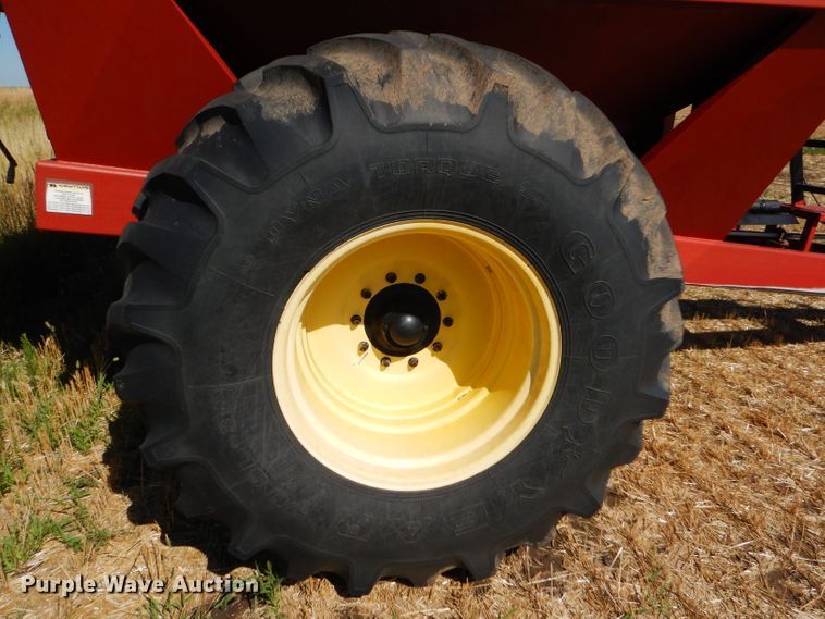 image for item GH9564 CrustBuster 850GC grain cart