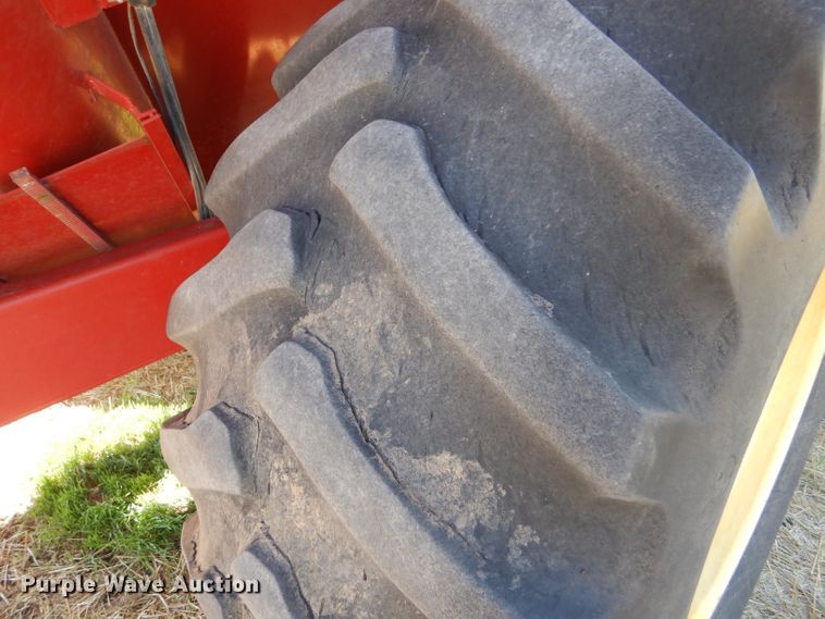 image for item GH9564 CrustBuster 850GC grain cart