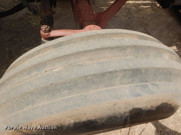 image for item GH9585 1975 Allis Chalmers 7040 tractor