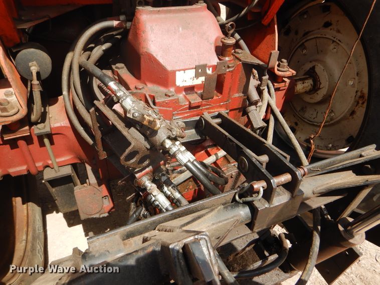 image for item GH9585 1975 Allis Chalmers 7040 tractor