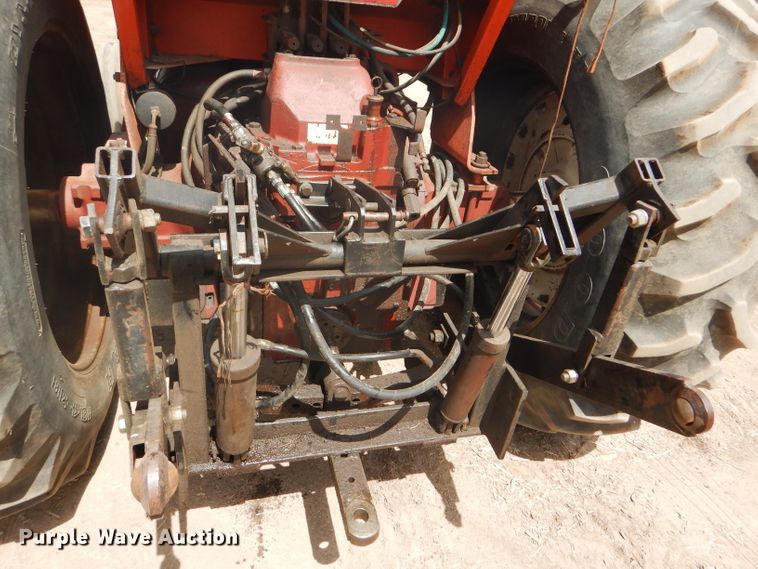 image for item GH9585 1975 Allis Chalmers 7040 tractor