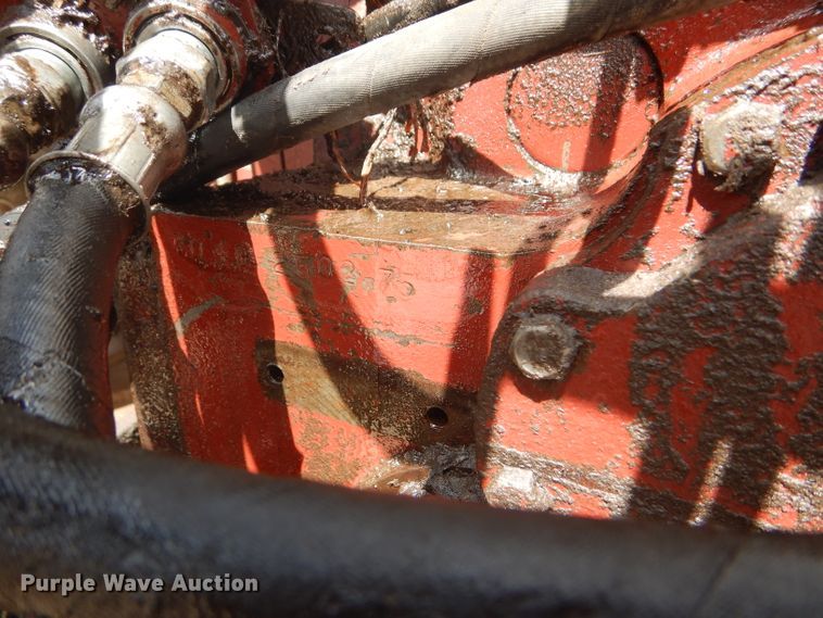 image for item GH9585 1975 Allis Chalmers 7040 tractor