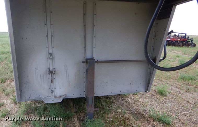 image for item GH9608 2007 Merritt Cattle Drive livestock trailer