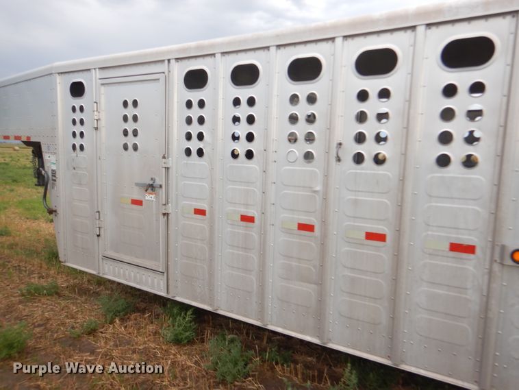 image for item GH9608 2007 Merritt Cattle Drive livestock trailer