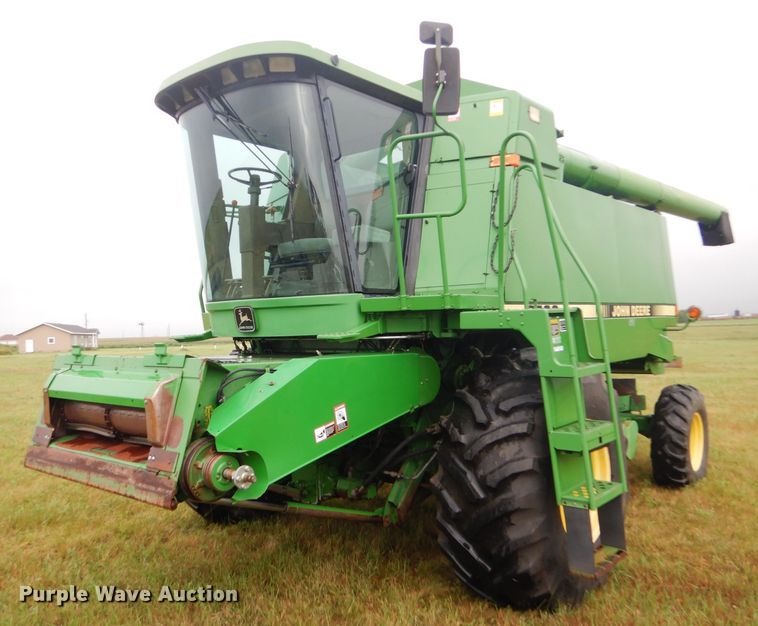 image for item GH9624 1993 John Deere 9500 combine