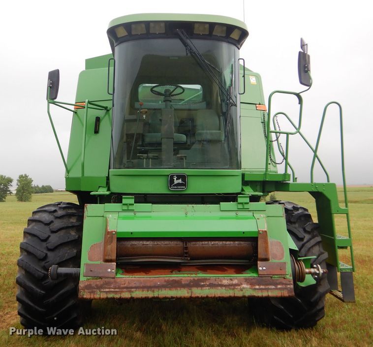 image for item GH9624 1993 John Deere 9500 combine