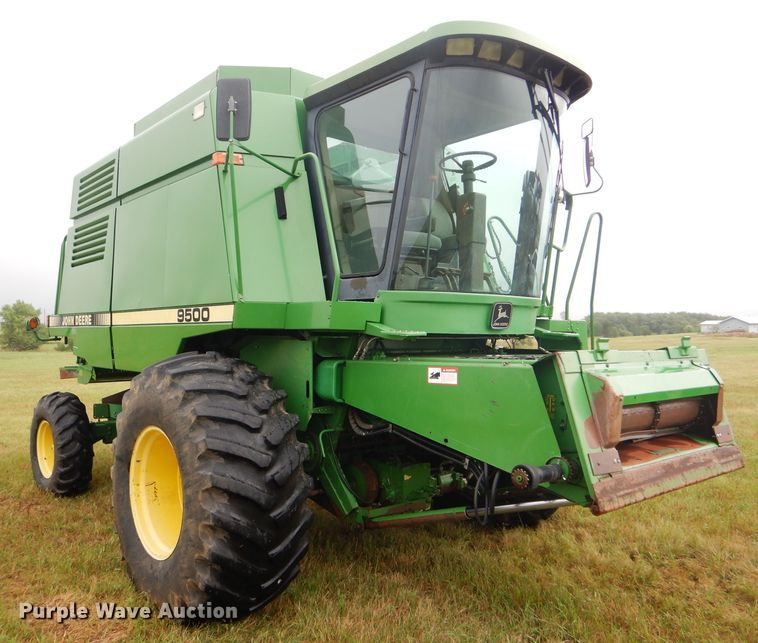 image for item GH9624 1993 John Deere 9500 combine
