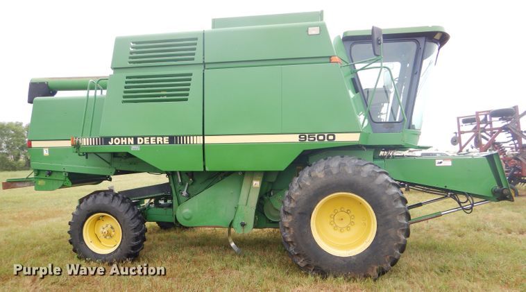 image for item GH9624 1993 John Deere 9500 combine