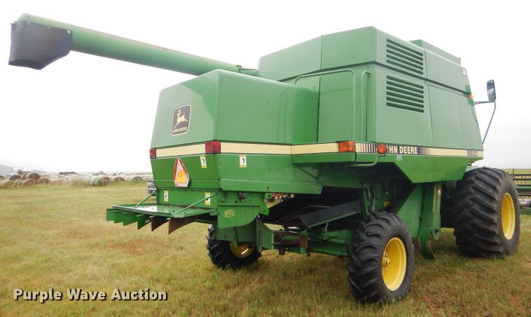 image for item GH9624 1993 John Deere 9500 combine