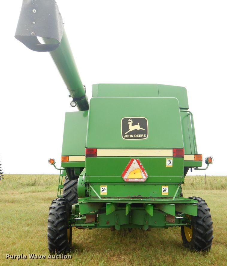 image for item GH9624 1993 John Deere 9500 combine