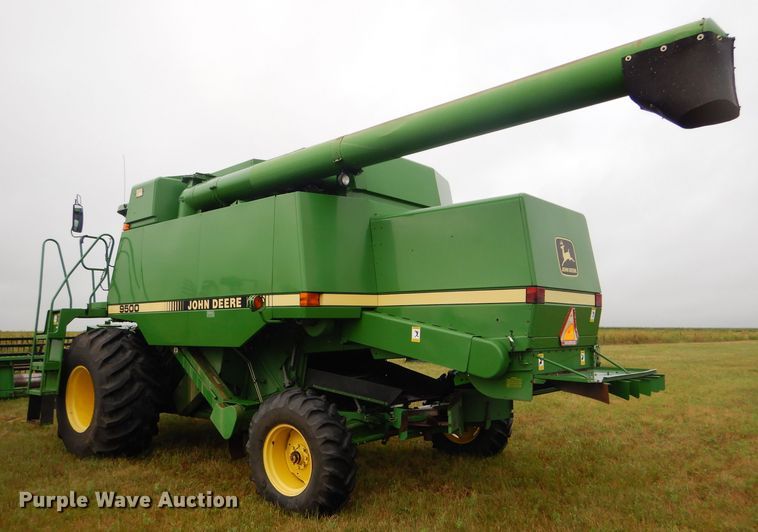 image for item GH9624 1993 John Deere 9500 combine