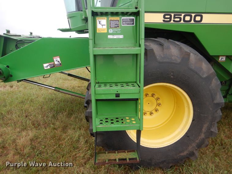 image for item GH9624 1993 John Deere 9500 combine