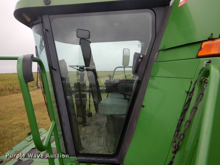 image for item GH9624 1993 John Deere 9500 combine